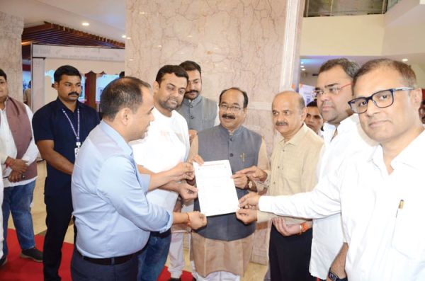 सोमवार से हेलमेट नहीं तो पेट्रोल नहीं