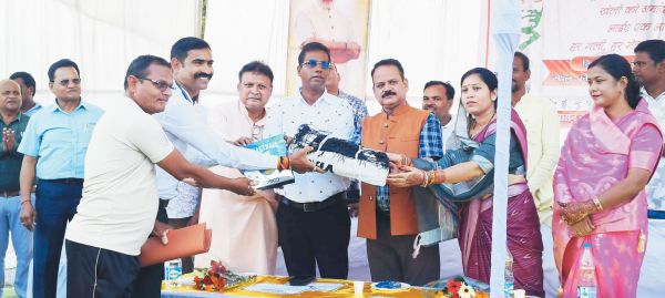  सद्भावना दौड़ में विद्यार्थियों संग दौड़े जिपं अध्यक्ष