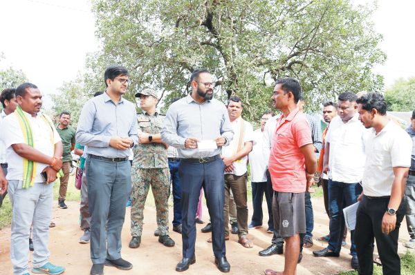 प्रभारी सचिव डॉ. सारांश ने किया सुरोखी राहत शिविर का निरीक्षण   