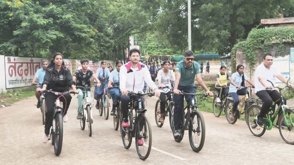 फिटनेस के लिए प्रेरित करने संडेज ऑन सायकल