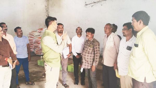 कलेक्टर ने साहकरी समिति अमेरा व कुसमी का किया निरीक्षण