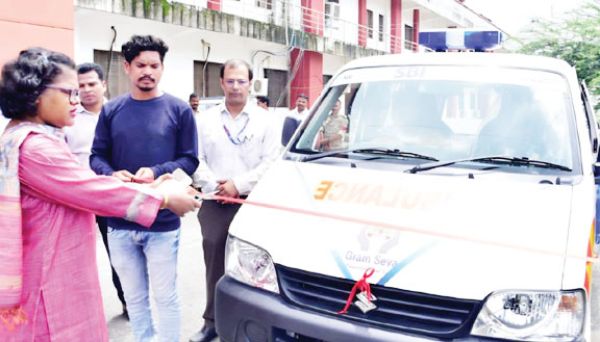कलेक्टर ने नई एबुंलेंस सेवा का किया शुभारंभ