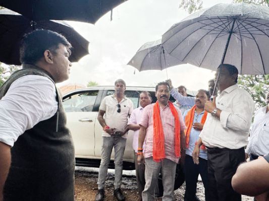 कमिश्नर ने की राहत कार्यों की समीक्षा