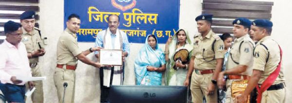 सेवानिवृत्त दिनेश राजवाड़े को दी विदाई