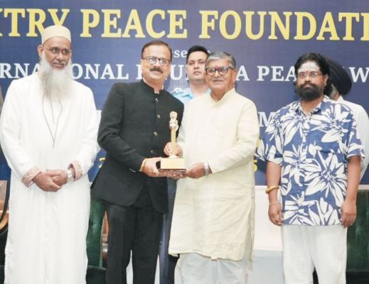 पंजाब के राज्यपाल के हाथों डीके सोनी को आरटीआई पीआईएल एक्टिविस्ट ऑफ द ईयर का अवार्ड