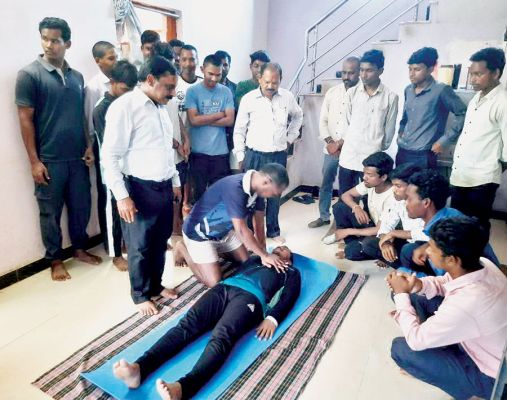  छात्रों को सीपीआर प्रणाली का प्रशिक्षण