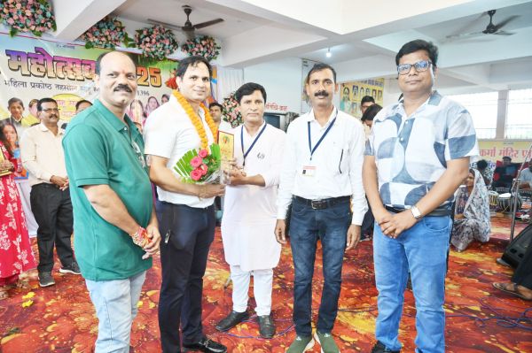 तीज महोत्सव पर निशुल्क स्वास्थ्य शिविर