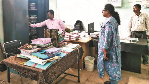 दिखा सफाई का अभाव, शोकॉज नोटिस