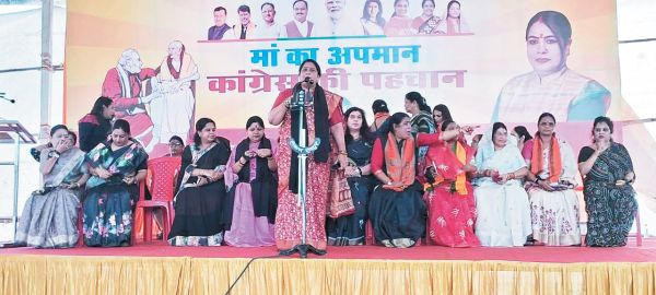 बिहार में बयान, रायपुर में शक्ति प्रदर्शन