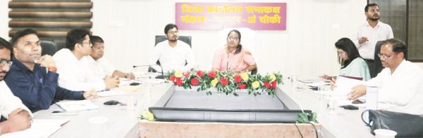 वार्षिक लक्ष्य को पूर्ण करे स्वास्थ्य विभाग - कलेक्टर