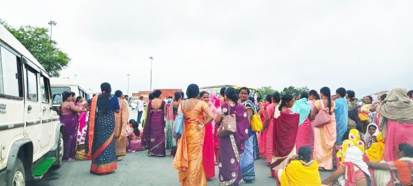 मितानिनों का प्रदर्शन -चक्काजाम