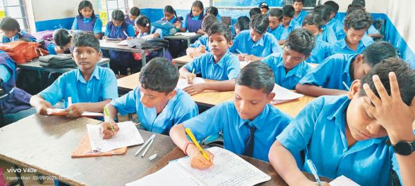 मैनपुर के सरकारी स्कूलों में ढाई माह बाद भी नहीं मिली पुस्तक