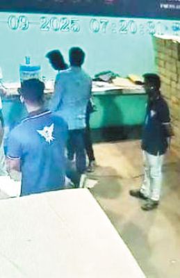 आबकारी अफसर ने प्लेसमेंट कर्मी को पीटा, वीडियो वायरल