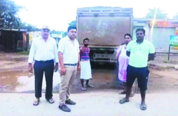 बिना रॉयल्टी खनिज  परिवहन, दो गाड़ी जब्त