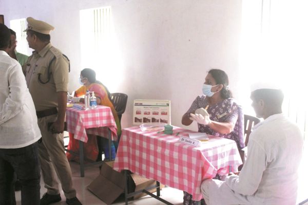 केन्द्रीय जेल दुर्ग में दंत चिकित्सकों के लिए शिविर