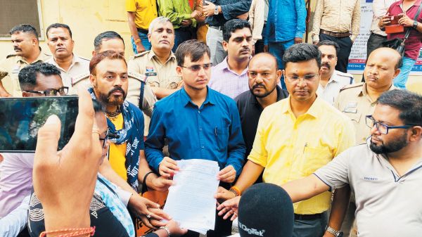 518 एनएचएम कर्मियों का सामूहिक त्यागपत्र