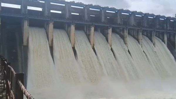 मिनीमाता बांगो डैम के 8 गेट खोले गए, निचली बस्तियों में बाढ़ का खतरा