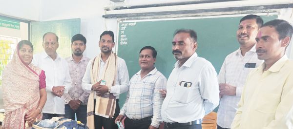 नपं अध्यक्ष ने किया  शिक्षकों का सम्मान
