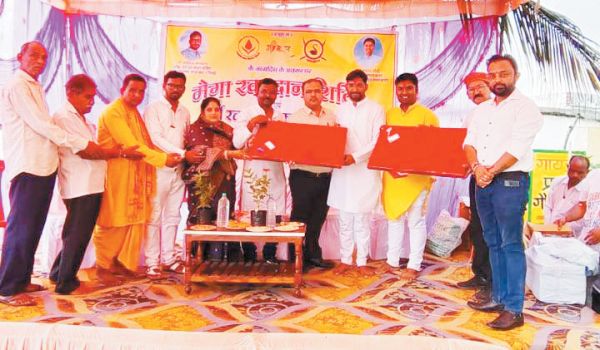 जन्मदिन पर 180 यूनिट रक्त संग्रह, 30 रक्तवीरों का सम्मानित