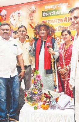 विधायक इन्द्र कुमार का जन्मदिवस पर सोसायटी अध्यक्षों ने किया सम्मान