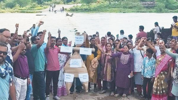 एनएचएम संविदा कर्मचारियों की हड़ताल जारी
