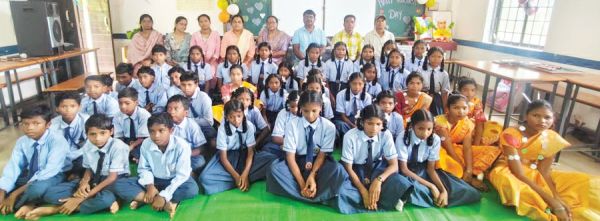 स्वामी आत्मानंद हिंदी शासकीय हाईस्कूल मुरतोंडा में हर्षोल्लास से मना शिक्षक दिवस