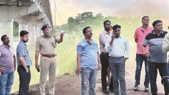 कलेक्टर-एसपी ने किया विसर्जन स्थल का निरीक्षण सुरक्षा व व्यवस्थाओं का लिया जायजा