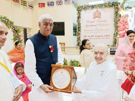माउंट आबू: राज परिवार के सदस्यों ने किया ज्ञान सरोवर, पांडव भवन का भ्रमण