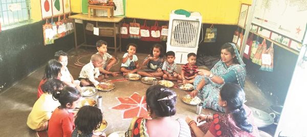ग्रामीण क्षेत्रों के आंगनबाड़ी केन्द्र में बच्चों को समुचित आहार नहीं दिया जा रहा