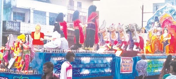गणपति बप्पा मोरिया, अगले बरस तू जल्दी आ... बाजे-गाजे के साथ प्रतिमाओं का विसर्जन