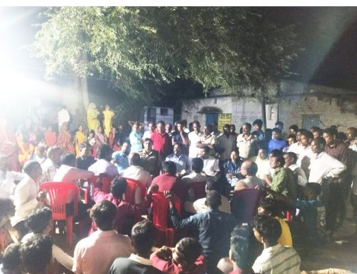आवारा मवेशियों को लेकर दो गांव के बीच तनाव