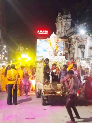 गाजे-बाजे के साथ गणेश प्रतिमाओं का विसर्जन