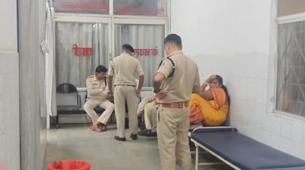चरित्र के संदेह में पत्नी की हत्या की, नस काटकर खुद को घायल किया, दोनों ने की थी दूसरी शादी