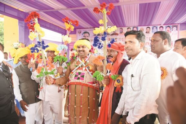 सरकार की योजनाओं से जुड़ें और भविष्य को उज्ज्वल बनाएं-गजेन्द्र