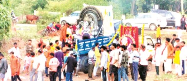 गणपति बप्पा मोरया, अगले बरस तू जल्दी आ...
