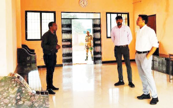 आदिवासी छात्रावास का निरीक्षण