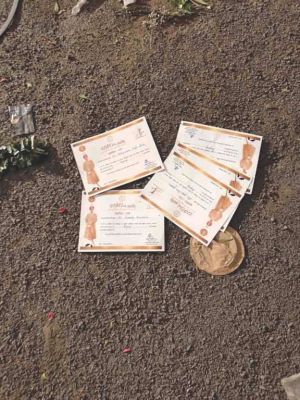 कचरे के ढेर में मिला गायक कैलाश खेर का प्रशस्ति पत्र