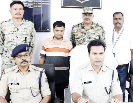 चोरी का आरोपी गिरफ्तार, लाखों का सोना-चांदी बरामद