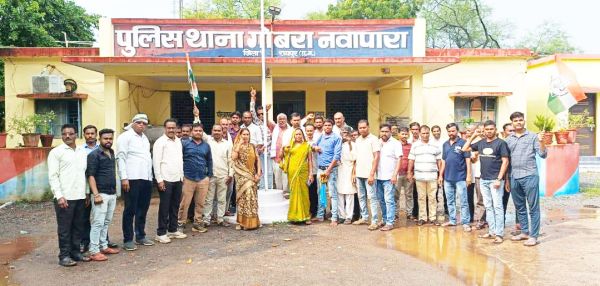 अवैध गतिविधियों के खिलाफ कांग्रेस ने थानेदार को सौंपा ज्ञापन