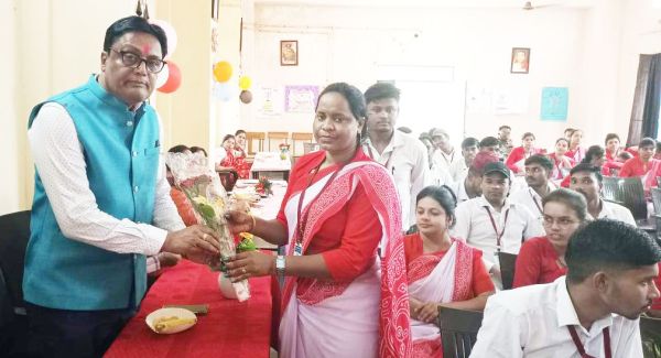  डाइट में पेंटिंग, चित्रकला, वाद-विवाद, नृत्य की प्रस्तुति