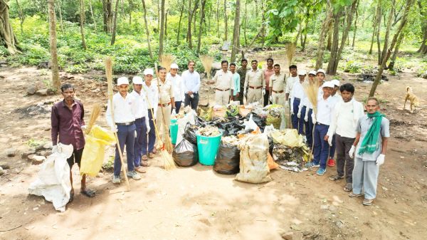 अंतरराष्ट्रीय साक्षरता दिवस पर तुरतुरिया पर्यटन स्थल में स्वच्छता अभियान