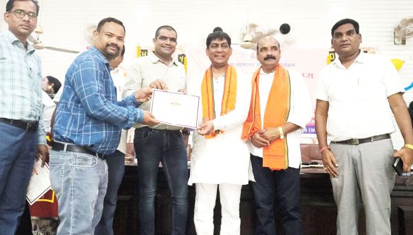 शिक्षित समाज ही बेहतर भविष्य और भावी पीढ़ी का निर्माण सुनियोजित ढंग से कर सकता है-विधायक सिन्हा