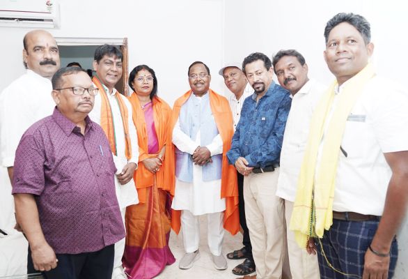 कैबिनेट मंत्री रामविचार नेताम के नगर आगमन पर विधायक ने किया स्वागत