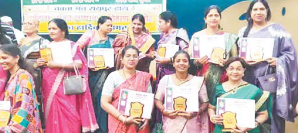 सामाजिक संस्था वक्ता मंच ने किया महिलाओं का सम्मान