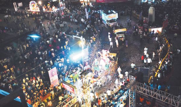 सारी रात राजधानी में रही झांकियों की धूम, सीएम ने भी देखा