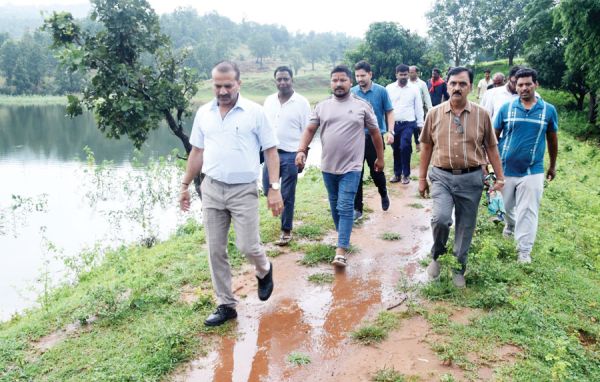 50 साल पुराने बरकेला बांध  का कलेक्टर ने किया निरीक्षण