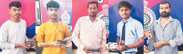 विसर्जन झांकी के दौरान गुम मोबाइल पुलिस ने किया बरामद