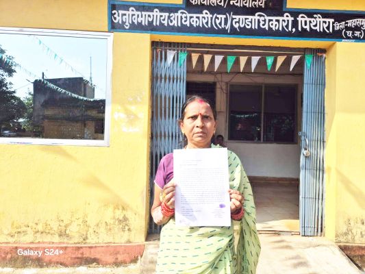 दफ्तरों के चक्कर लगा थकी  वृद्धा अब अनशन करेंगी