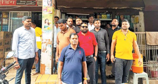   बकाया टैक्स जमा नहीं, पालिका ने सील की दुकान