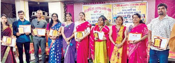 शिक्षक और मेघावी छात्रों का सम्मान